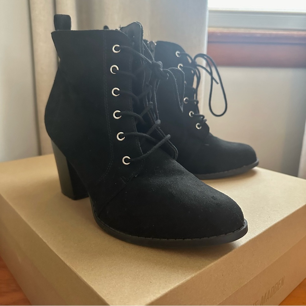 Diba Black faux suede block heel lace up booties, Size 8